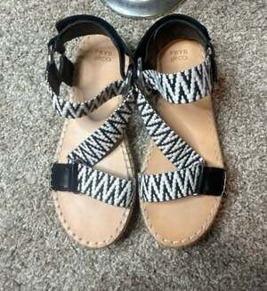 Frye and Co. Black and White Woven Espadrille Sandals Size 8M